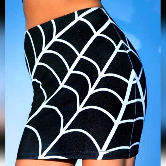 Gorgeous black and white web mini skirt sz xxl - Picture 2 of 11